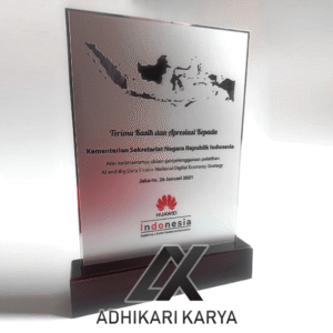 Plakat Stainless Stell Kombinasi Kayu Plakat Stainless Stell Kombinasi Kayu